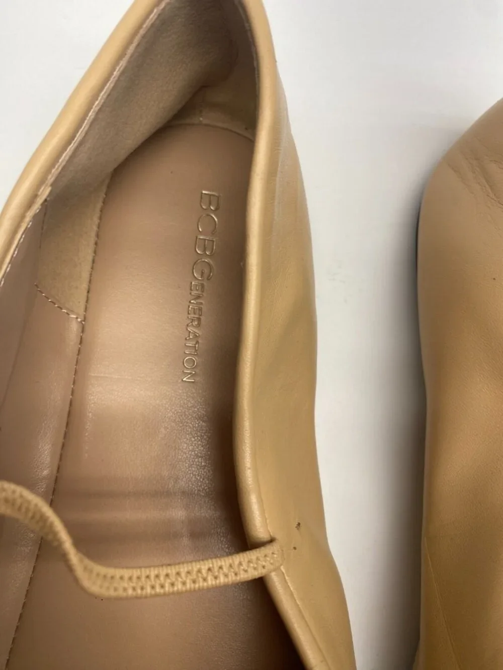 BCBGeneration Women's Marzi Hazenut Ballet Flat sz 10